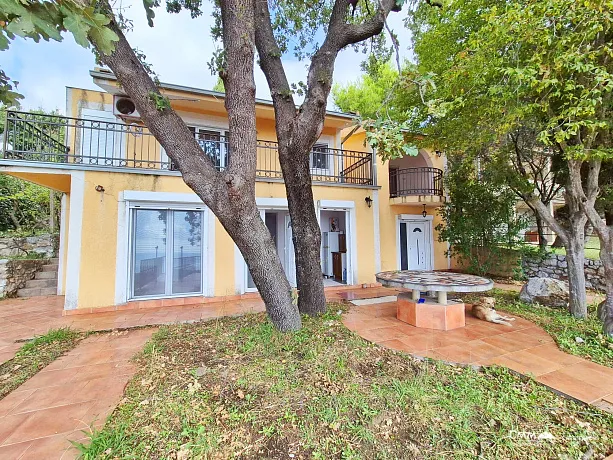 House with panoramic view and swimming pool